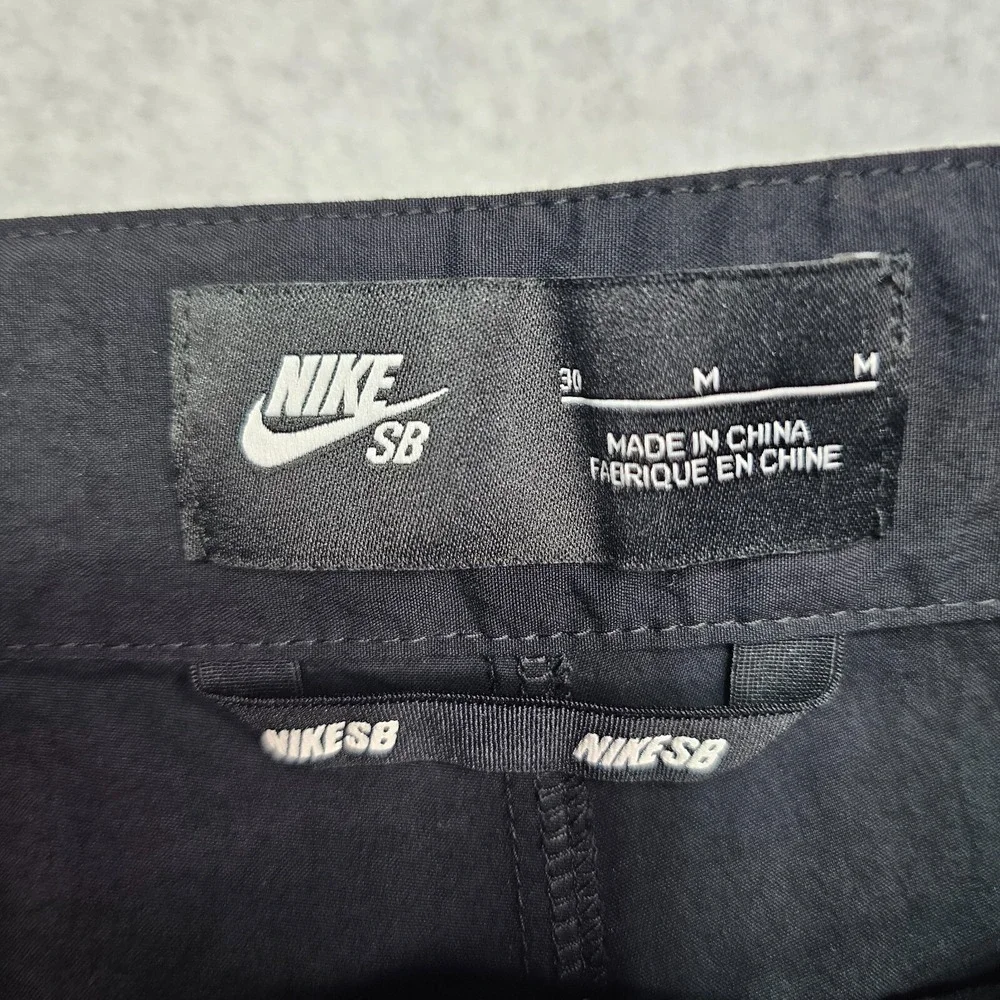 Nike SB‎ Mens Size 30 Skateboarding Black Shorts Lightweight Belted